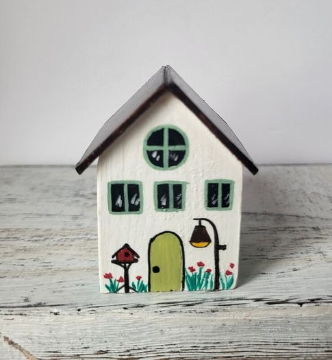 Handcrafted tiny wooden house !