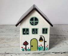Handcrafted tiny wooden house !