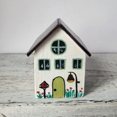 Handcrafted tiny wooden house !
