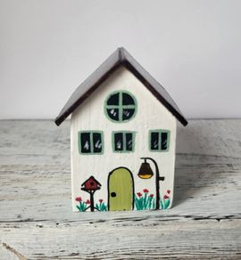 Handcrafted tiny wooden house !