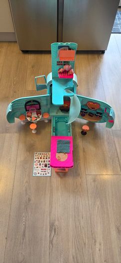 L.O.L camper van