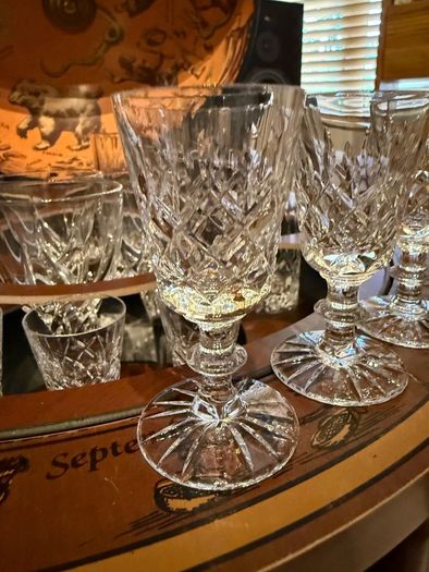 GLOBE BAR with Bohemia Crystal glassware / like NEW