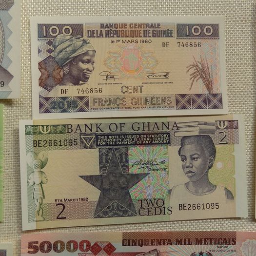 Lot of 9 Uncirculated Banknotes from Africa.Picturesque,Clean,Crisp,Bright condition.No 12.