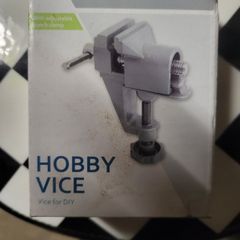 Small bench vice