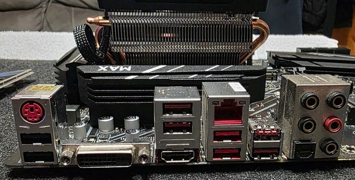 MSI Motherboar + Ryzen 7 + SSD + RAM + OS