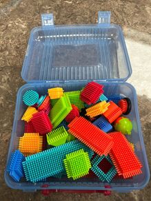 Stickle brick starter in a case