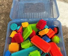 Stickle brick starter in a case
