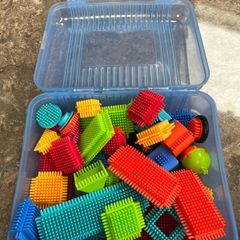 Stickle brick starter in a case