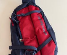 Patagonia Atom 8L Sling Bag Red & Navy