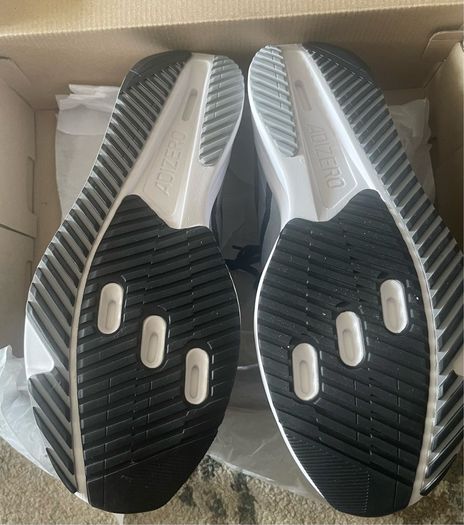Men's Adidas Runners Size 10