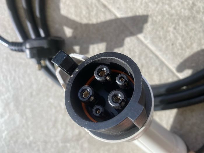 Mode 2 portable electric vehicle (EV) charging cable