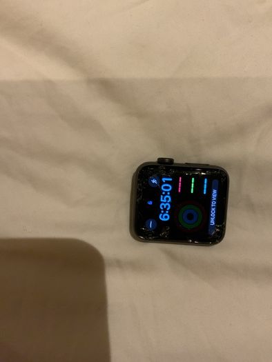 Apple Watch Series 3 cracked screen