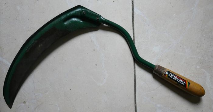 Vintage Primitive Farm Hand Tool Scythe Sickle Scythe With Wood Handle