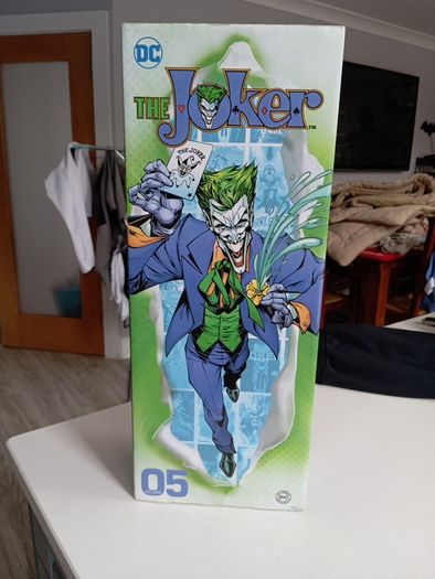 DC The joker (batman) 20inch figure with cloth coat and hat