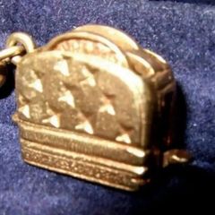 Vintage 9ct Gold Pop-Up Toaster Charm