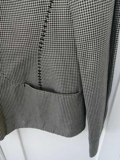 Betty Barclay Black/White very small check Jkt. Size 18
