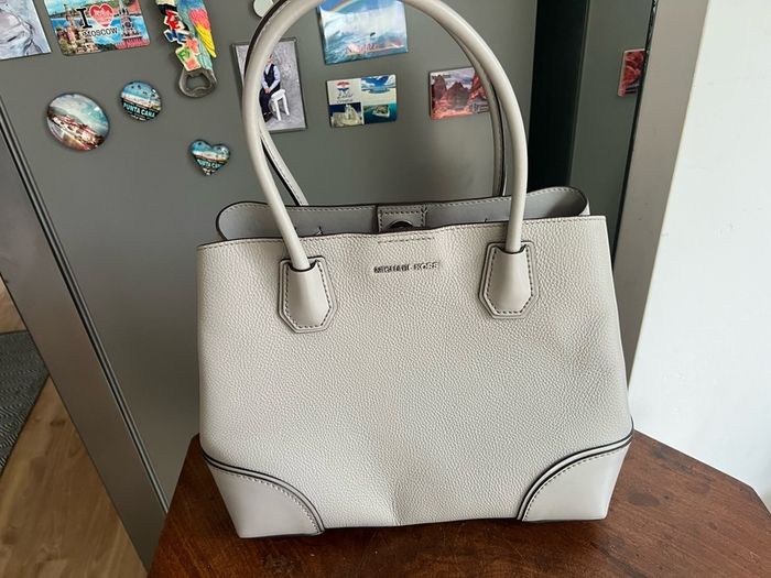 hand bag