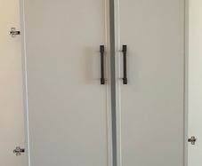 4 Wardrobe doors with handles and hinges