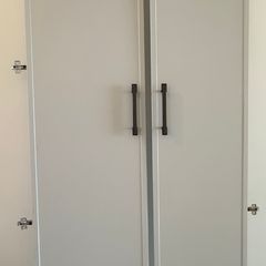 4 Wardrobe doors with handles and hinges