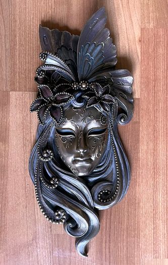 Venetian Mask Lily
