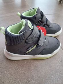 Size 26 Garvalin boys boots (brand new)