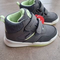 Size 26 Garvalin boys boots (brand new)