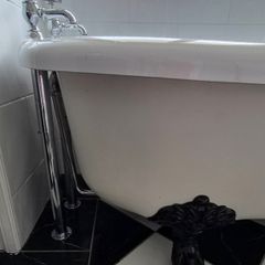Bath, Luxury Acrylic Roll Top Slipper Bath in Excellent Condition