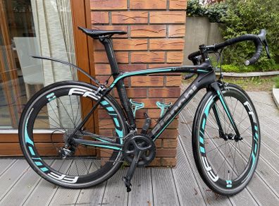 Bianchi Oltre XR1 Ultegra Carbon Aero Road Bike FFWD Carbon Wheels