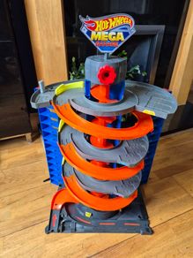 Hot Wheels City Mega Garage Playset