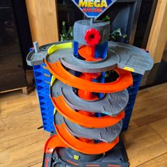 Hot Wheels City Mega Garage Playset