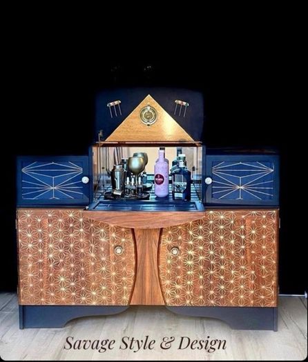 SALE!Stunning Vintage Cocktail Cabinet/Drinks Cabinet/ Sideboard