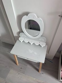 kids make up table and Minnie Mouse Hoover
