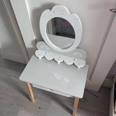 kids make up table and Minnie Mouse Hoover