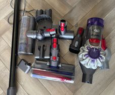 Dyson V8