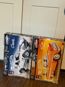 Mattel brick shop Hot wheels Corvette + 62 Chevy Pickup