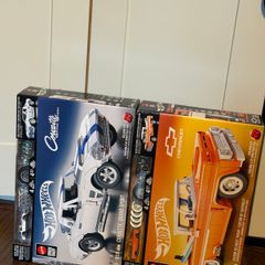 Mattel brick shop Hot wheels Corvette + 62 Chevy Pickup