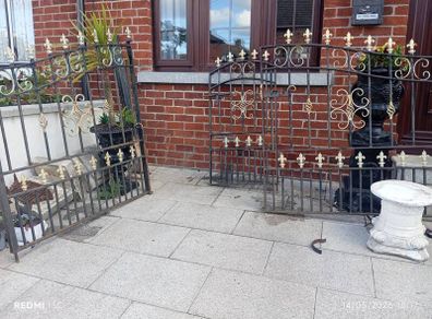 garden gates 1 garden gate.  2 x drive in gates