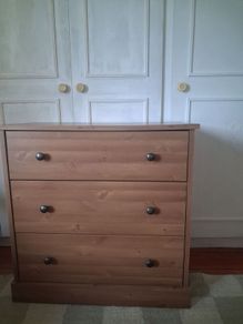 chest of drawers