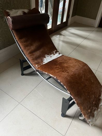 Cowhide Chaise Longue / Recliner