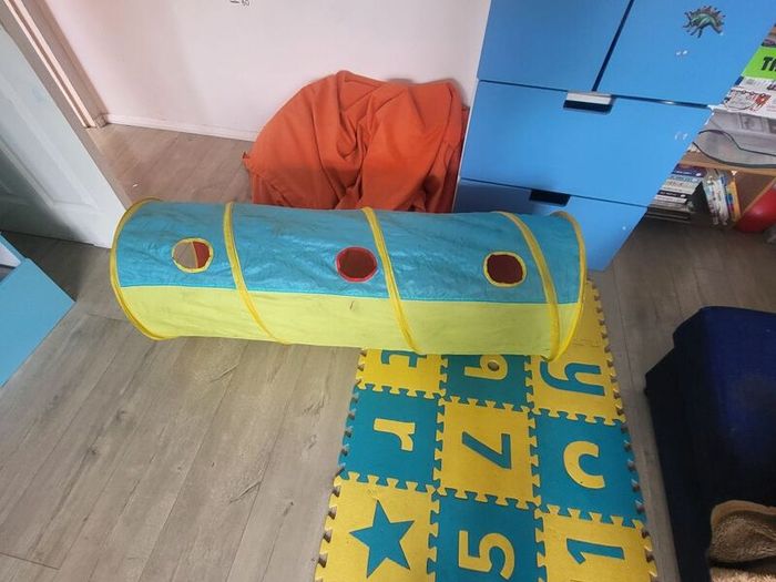toys ( beanbag , tunel and matresses)
