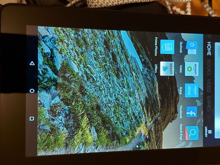 Amazon Fire 5th Generation, 8GB, Model SV98LN in very good cosmetic condition, but needs new Battery
