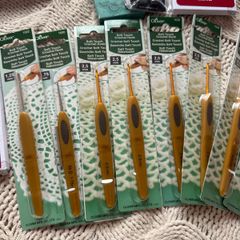 Clover crochet hook