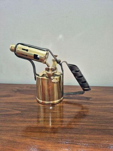 Blow lamp