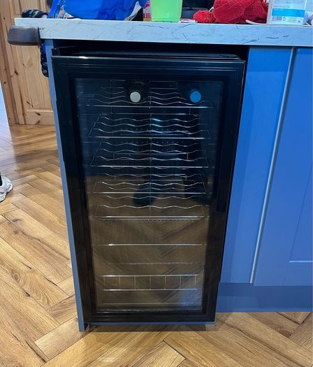 Wine / bar fridge