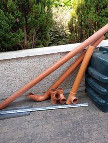 Free drainage pipes and bits