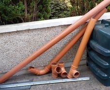 Free drainage pipes and bits