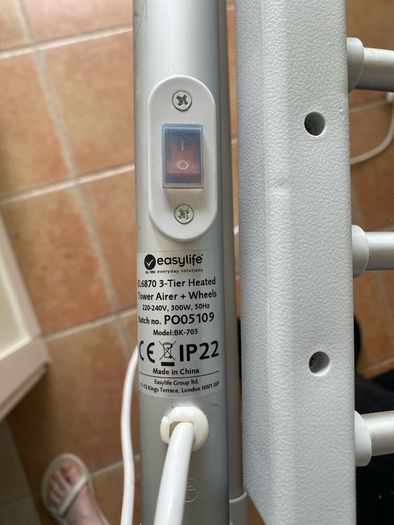 Heated clothes airer