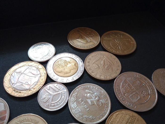 Collection of 23 international coins