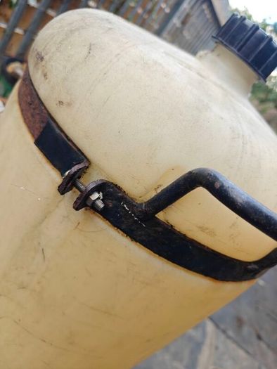 Liquid container
