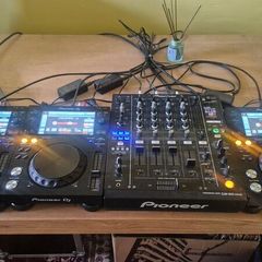 3 x Pioneer XDJ700 and DJM-900 Nexus plus flight case for mixer